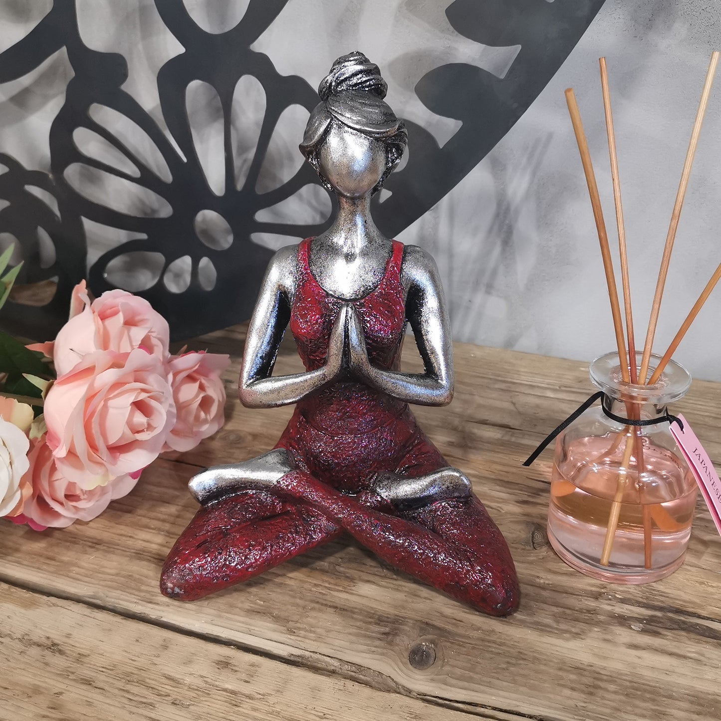 Figurine Yoga Lady - Argent et Bordeaux 24 cm