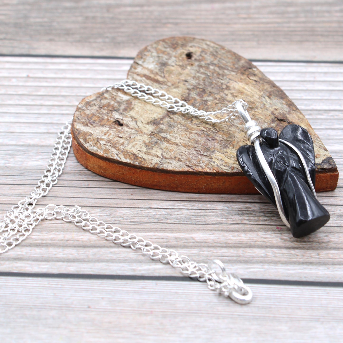 Pendentif ange gardien en pierre précieuse - Agate noire
