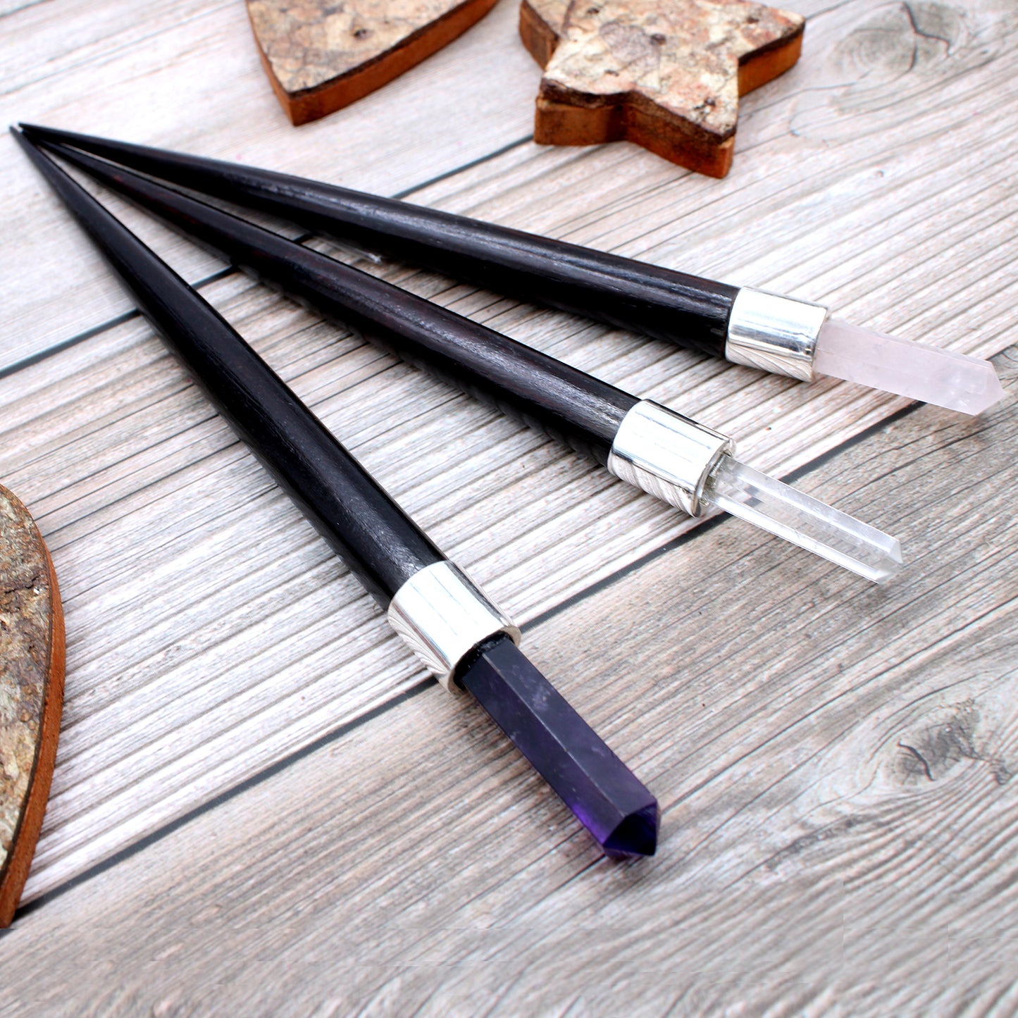 3 baguettes de guérison pointues assorties : quartz de roche, quartz rose ou améthyste