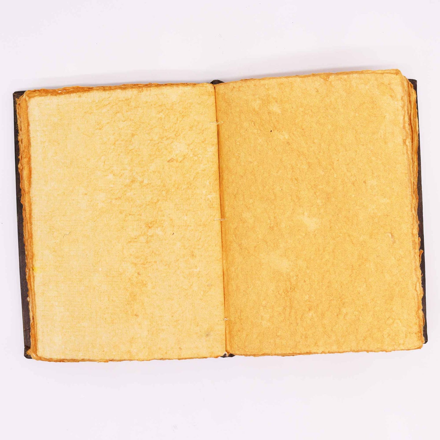 Livre rouge beige - Décoration rose en zinc avec bords de couverture