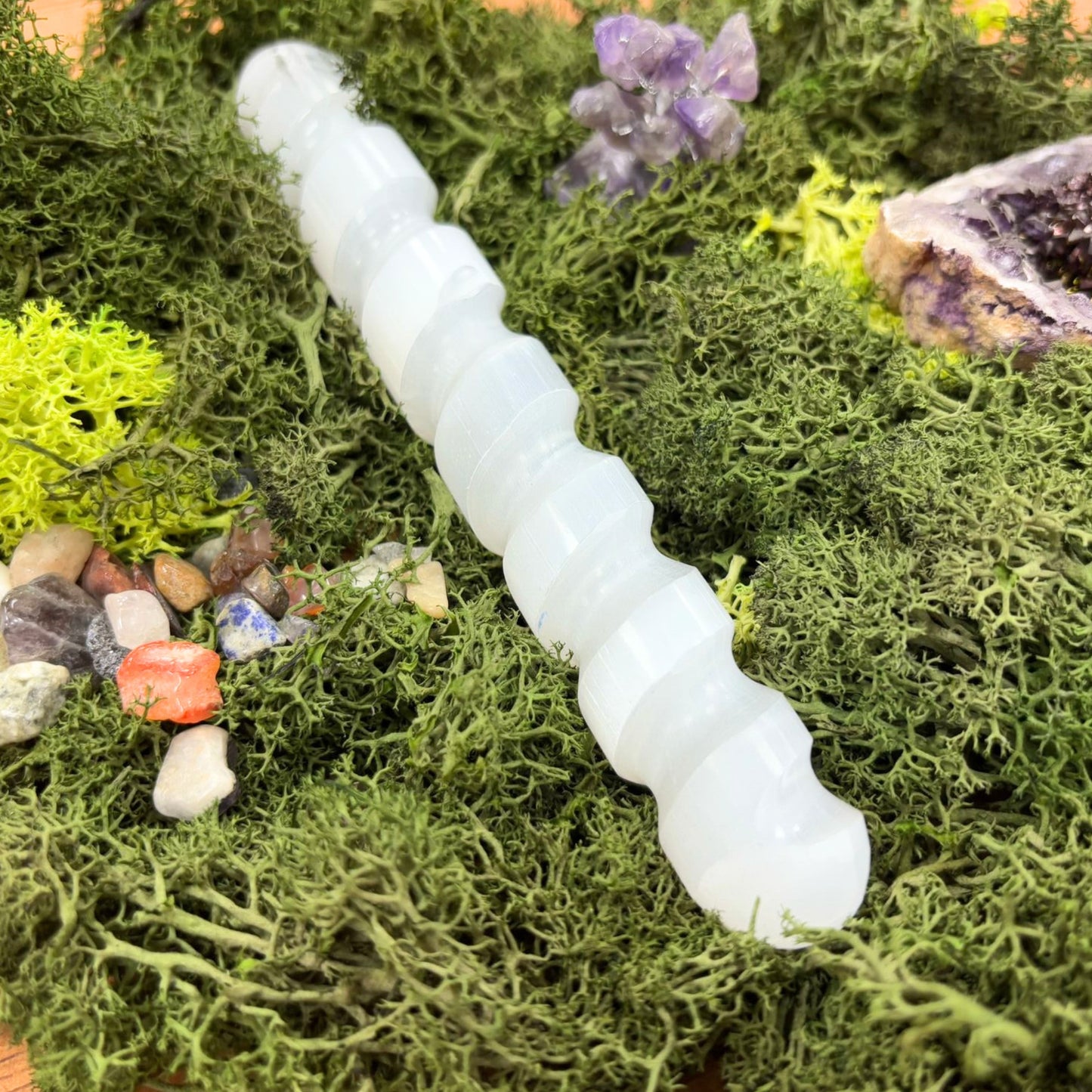 Baguette spirale en sélénite - 16 cm (les deux extrémités sont arrondies)