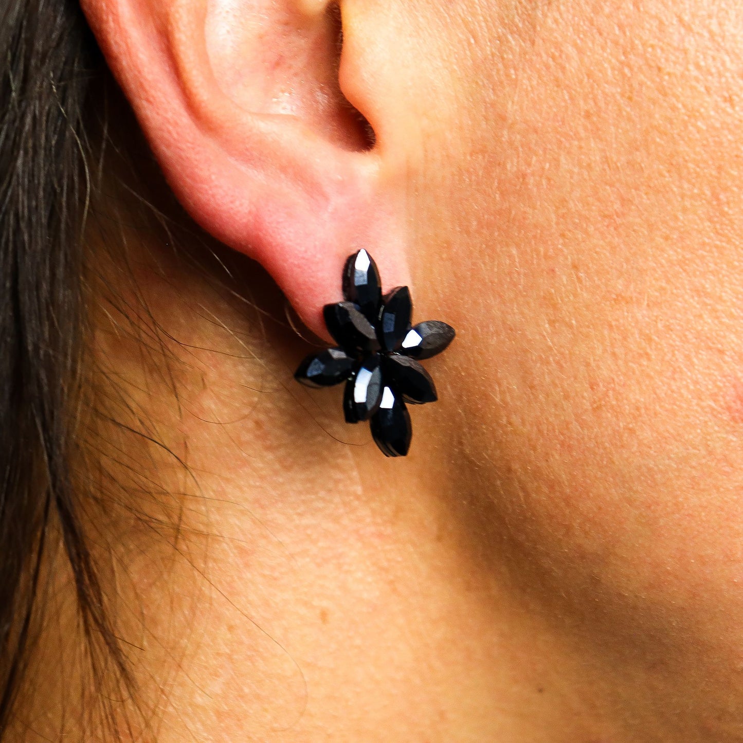 Negro azabache - Vidrio antiguo - Flores - Pendientes