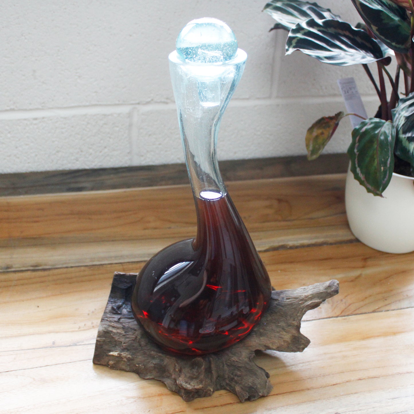 Verre fusionné sur bois - Carafe à vin