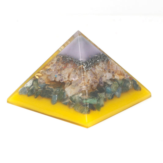 Grande pyramide d'orgonite 70 mm - Gemmes chakra 70 cm - Arbre (base dorée)