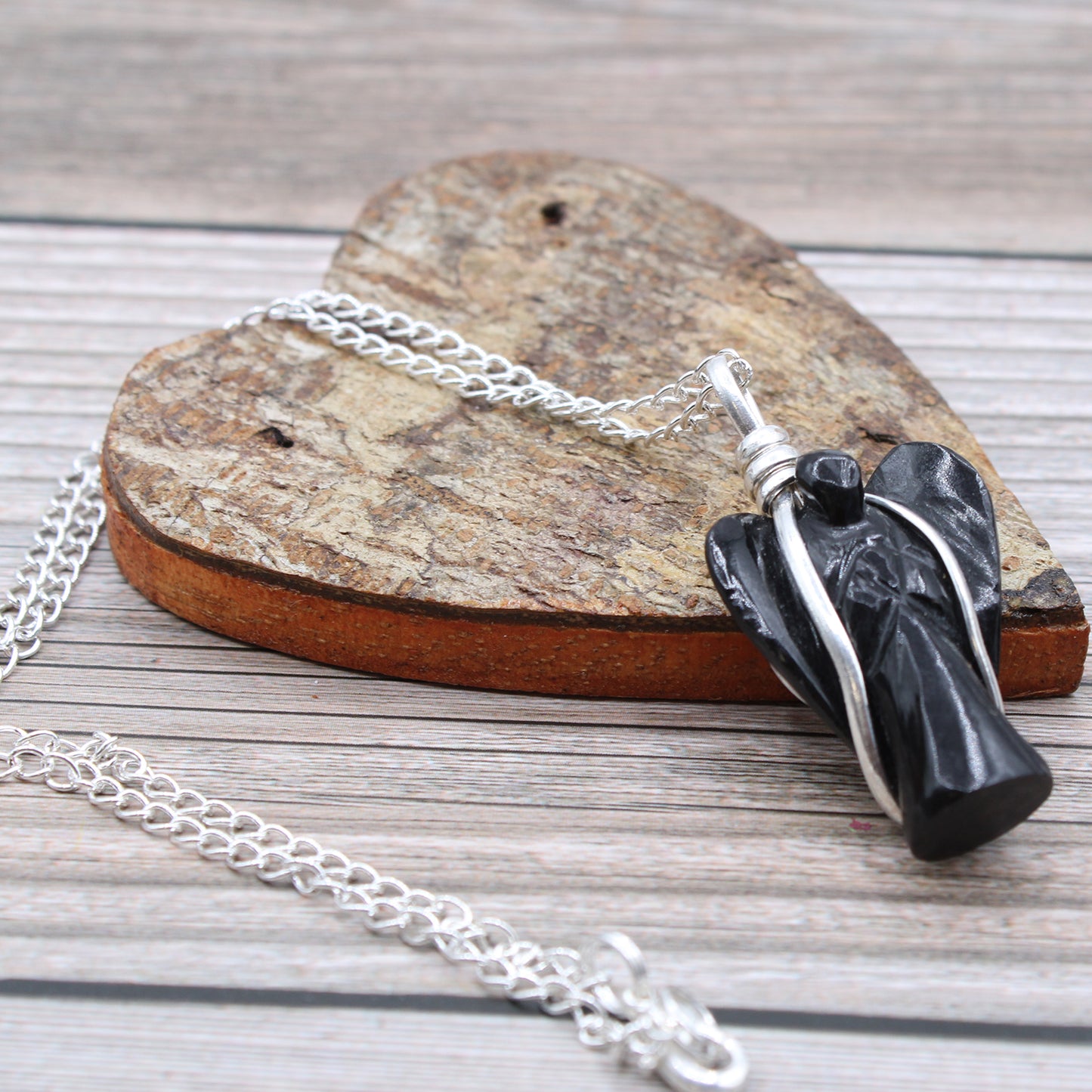 Pendentif ange gardien en pierre précieuse - Agate noire