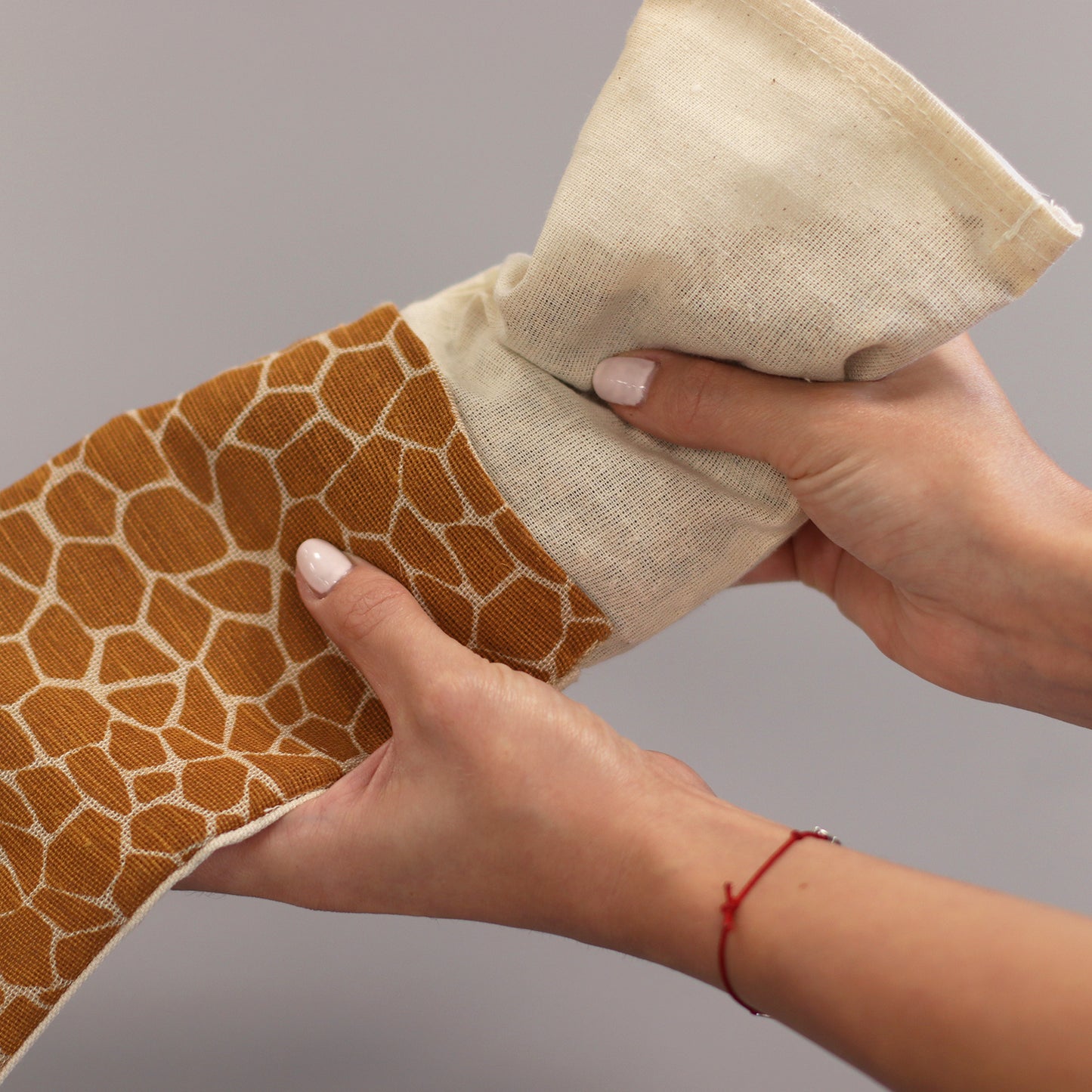 Coussin pour les yeux en coton naturel, lavande et jujube, dans un coffret cadeau - Girafe de Madagascar