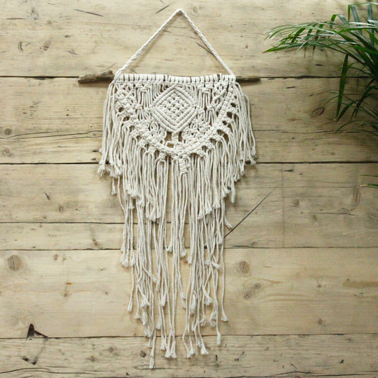 Tapisserie en macramé - Maison et cœur