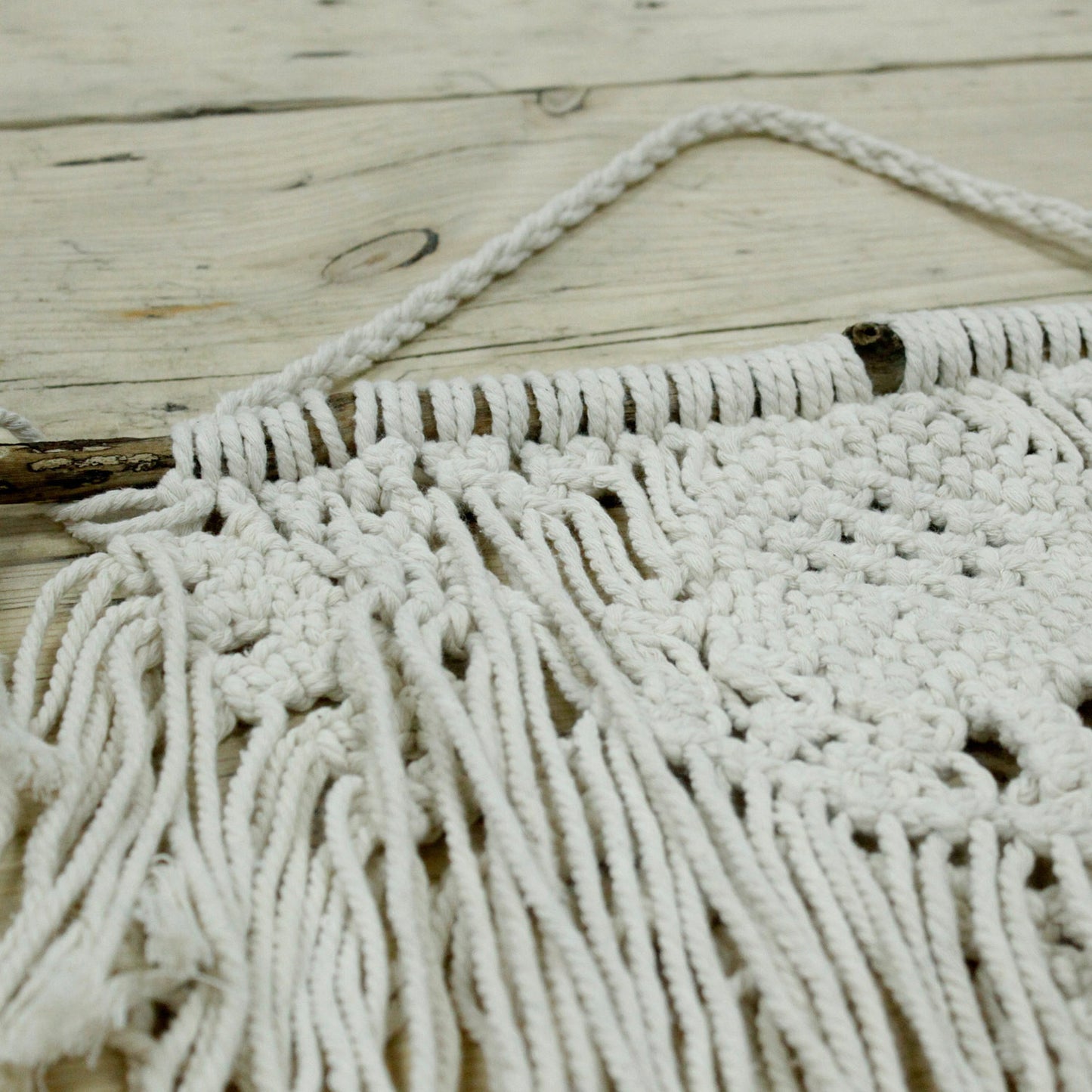 Tapisserie en macramé - Maison et cœur