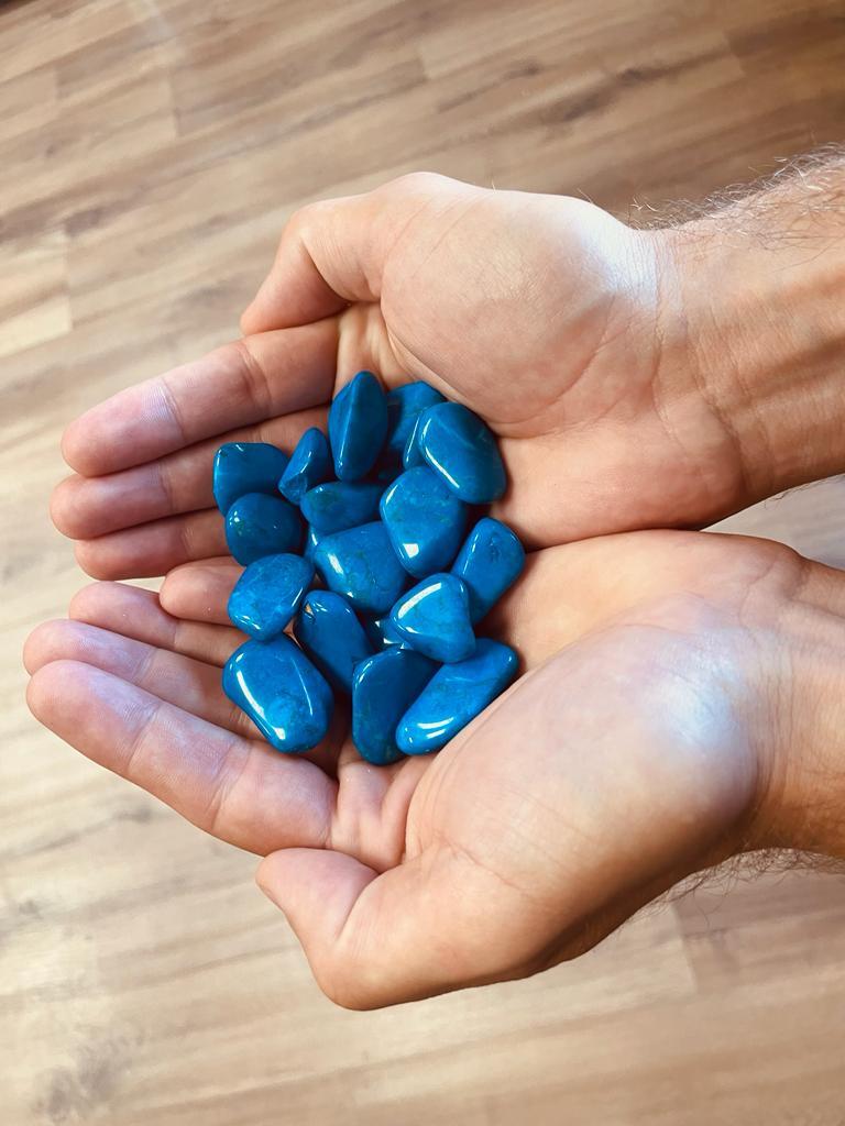 24 x L Pierres roulées - Howlite bleue