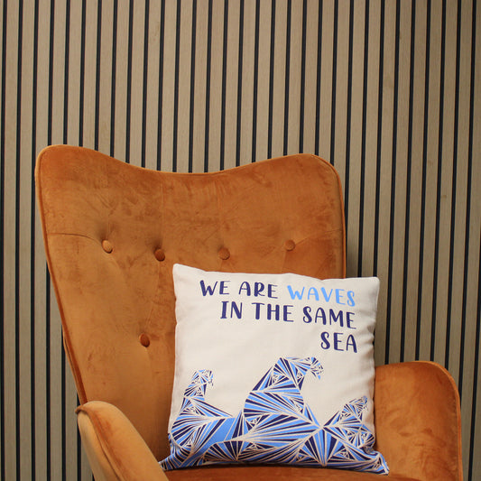 Housse de coussin en coton imprimé - We Are Waves - Gris, bleu et naturel