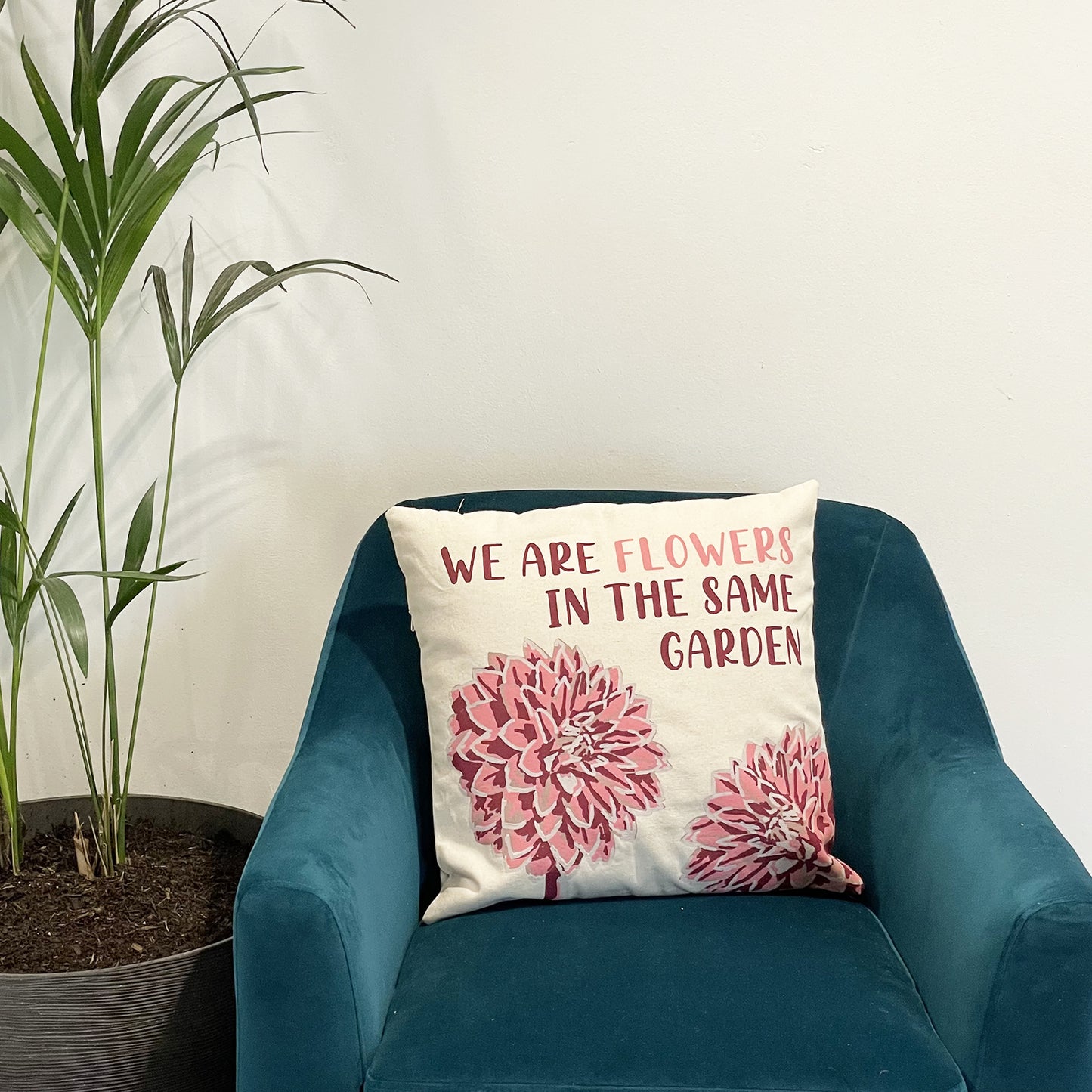 Housse de coussin en coton imprimé - We Are Flowers - Olive, rose et naturel
