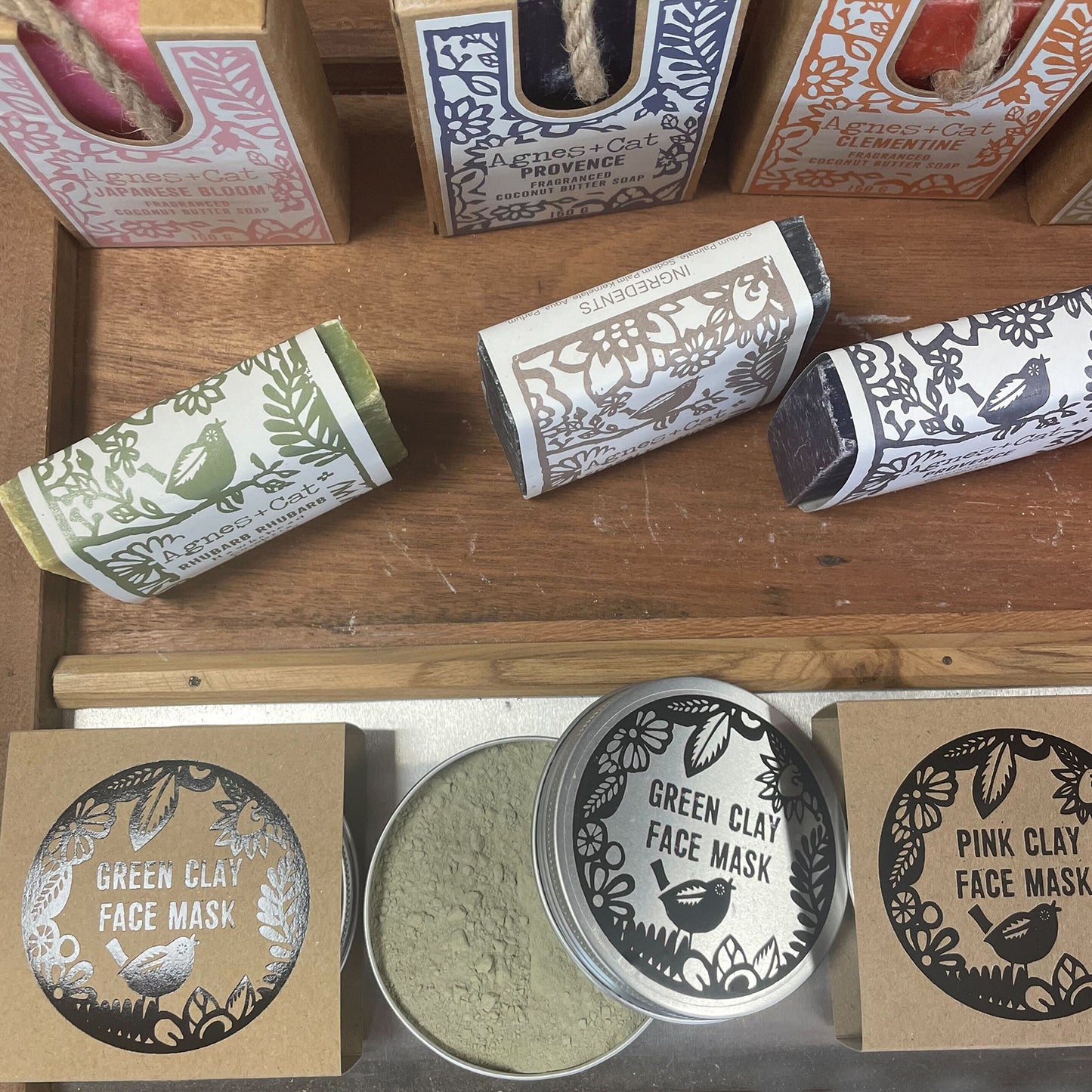 Présentoir à savon liquide - 8 distributeurs