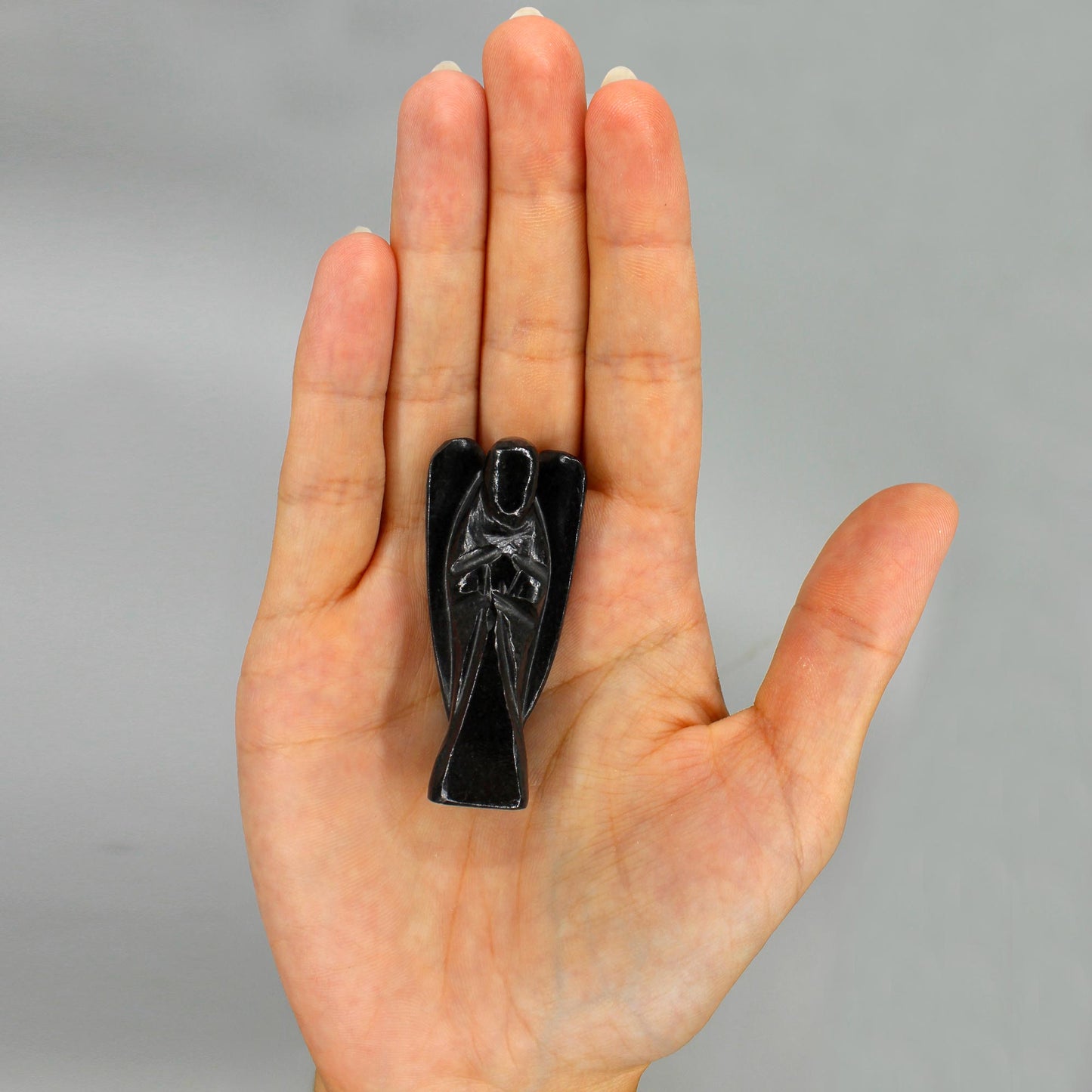 Ange en pierre précieuse sculpté à la main - agate noire
