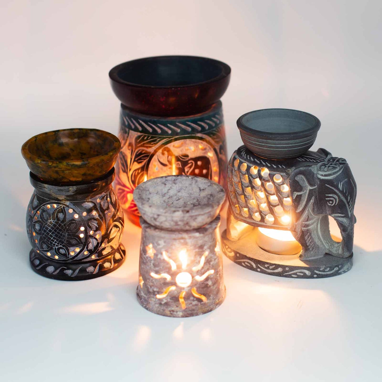 Petit brûle-parfum en stéatite 8 cm - Soleil et étoiles
