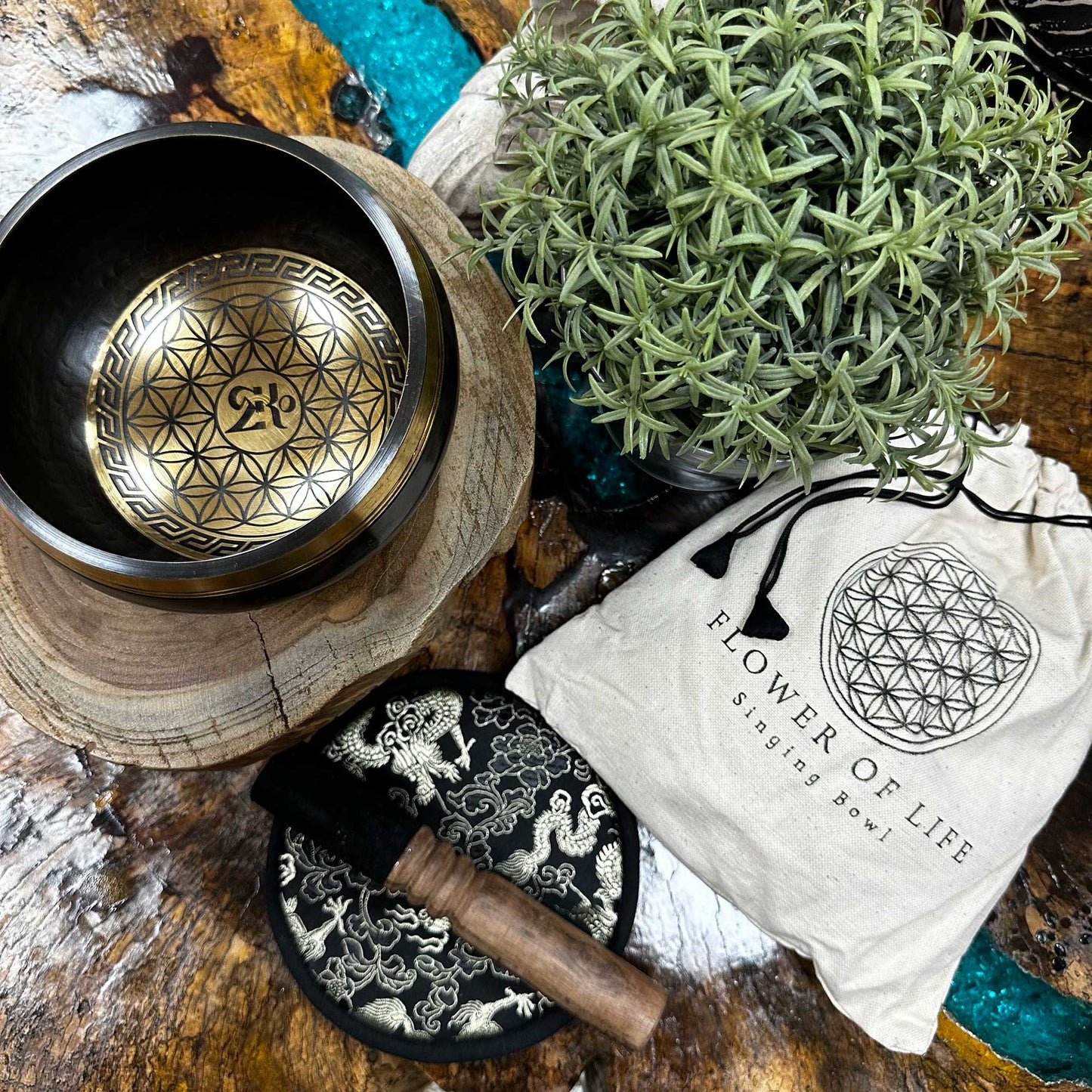 Coffret cadeau de bols chantants tibétains martelés et gravés à la main - 14 cm - Fleur de Vie