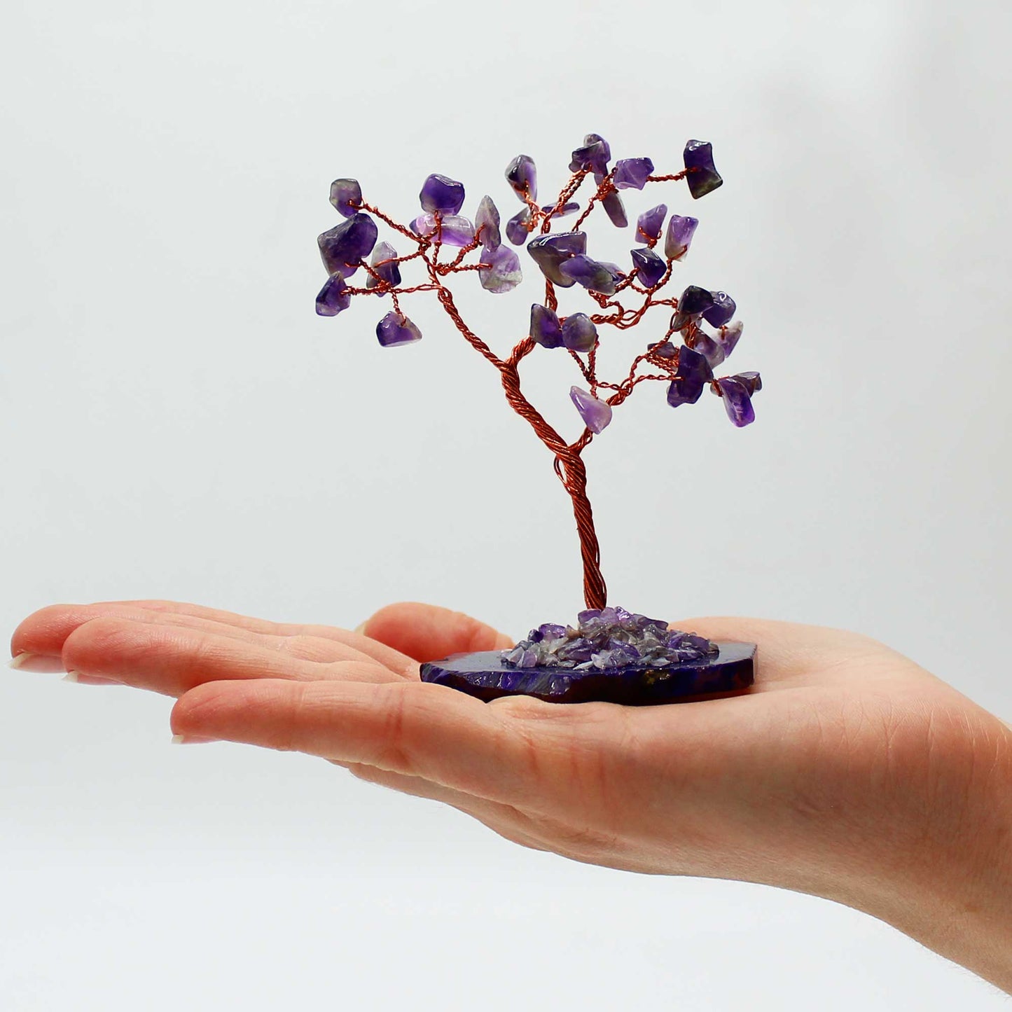 Arbre à pierres précieuses : Améthyste sur base d'agate naturelle (35 pierres)