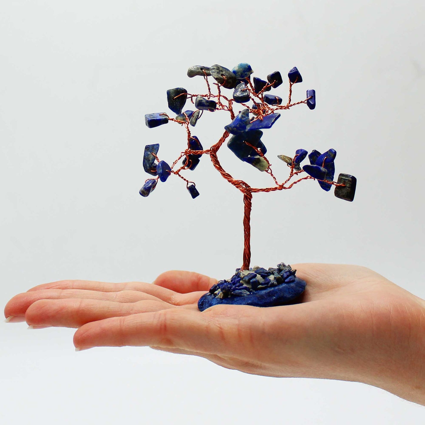 Arbre à pierres précieuses : Sodalite sur base d'agate bleue (35 pierres)