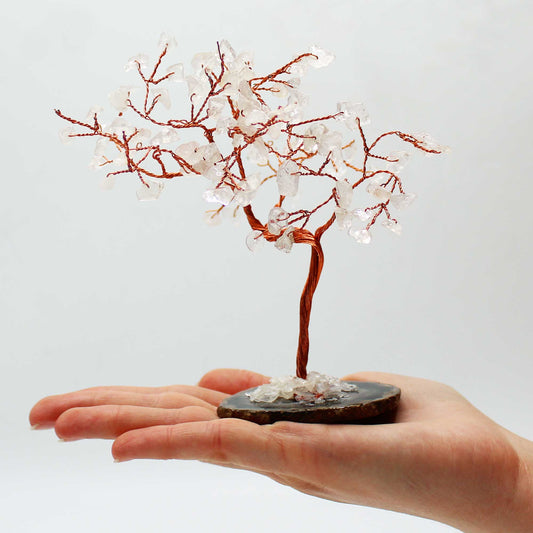 Grand arbre à pierres précieuses : quartz rocheux sur base d'agate noire (100 pierres)