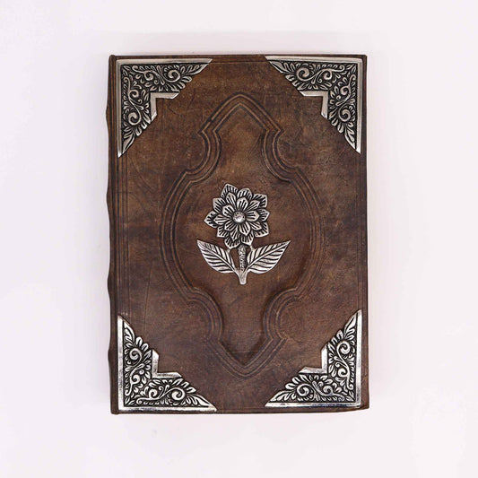 Livre rouge beige - Décoration rose en zinc avec bords de couverture
