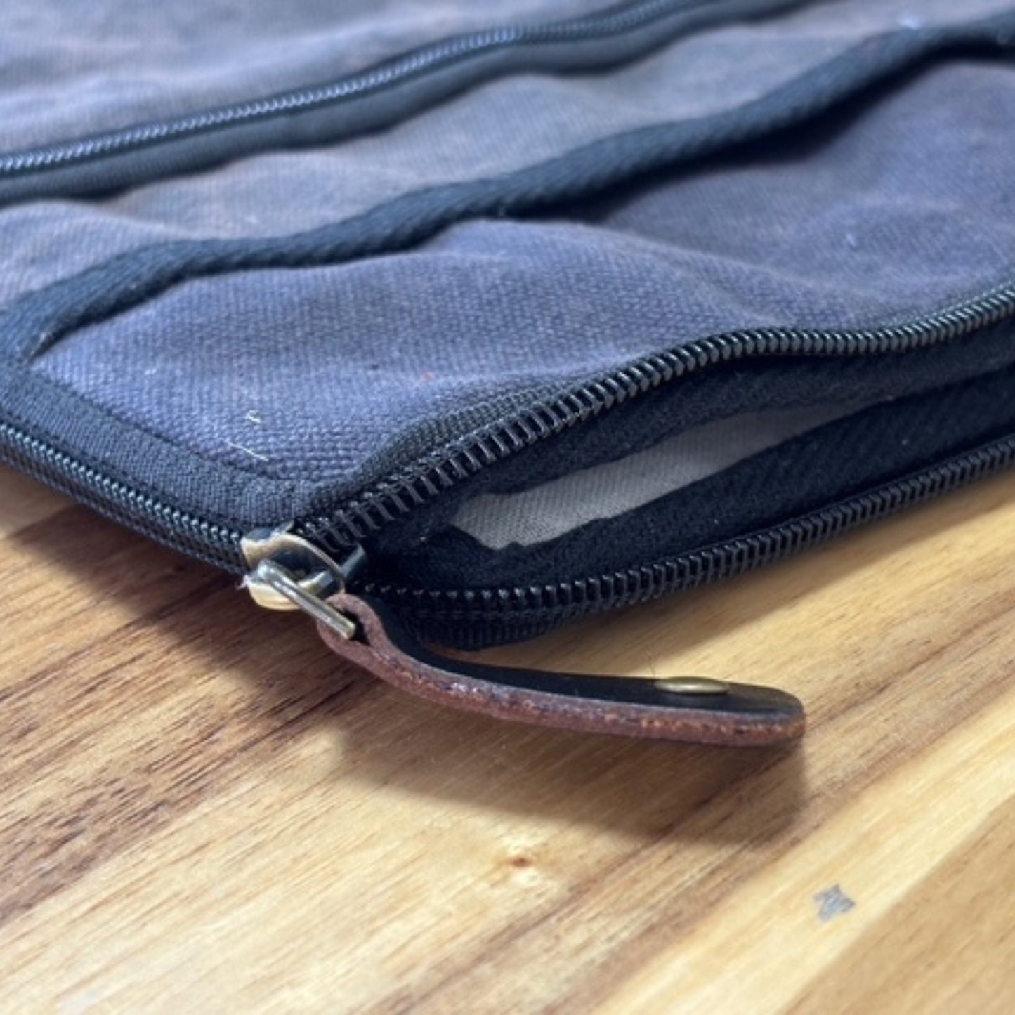 Étui pour tablette Hope Hare en toile - Anthracite
