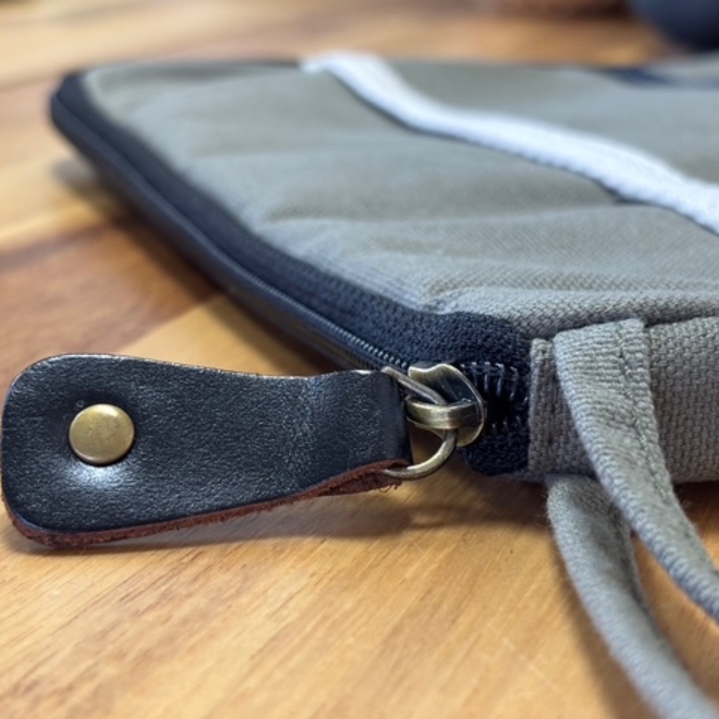 Étui en toile pour tablette Hop Hare - Olive