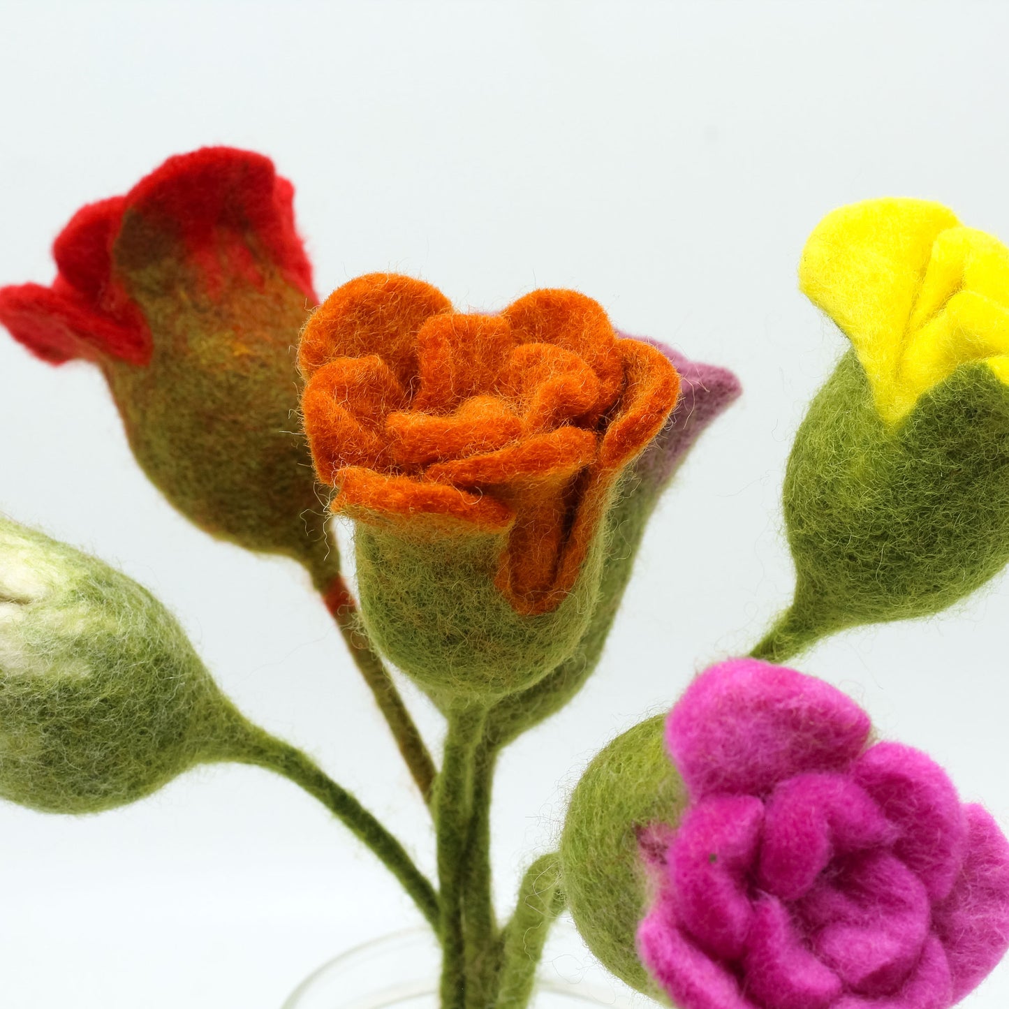 6 x Fleurs en feutre - Roses (couleurs assorties)