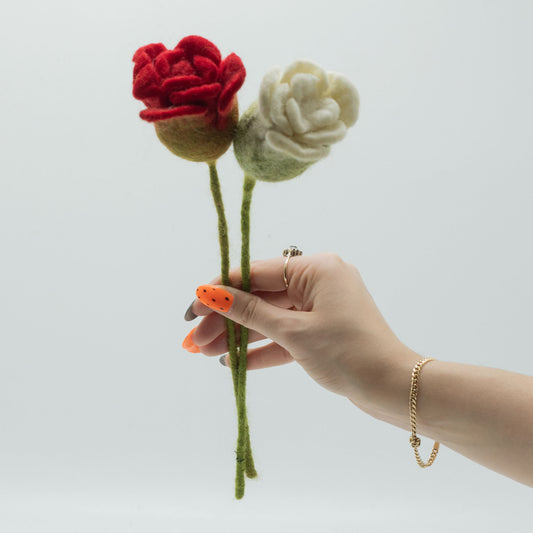 Fleurs en feutre - Roses rouges
