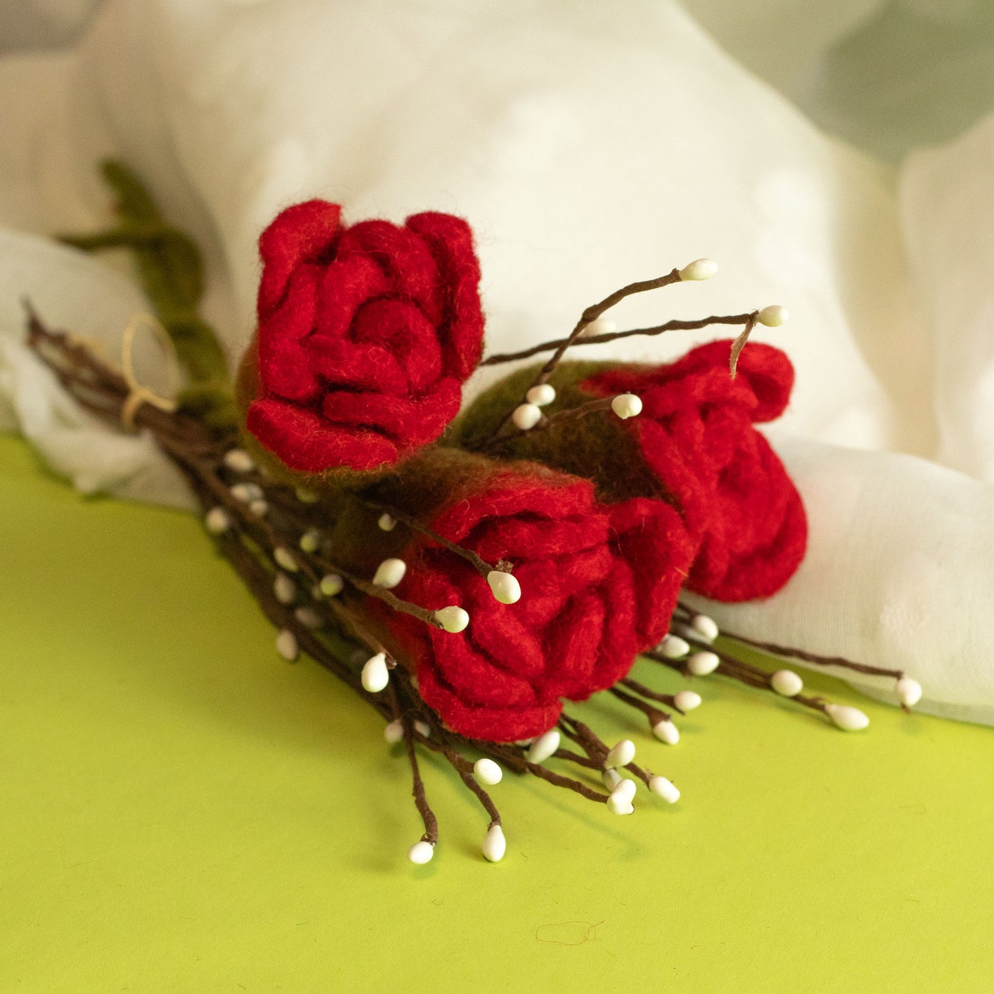 Fleurs en feutre - Roses rouges