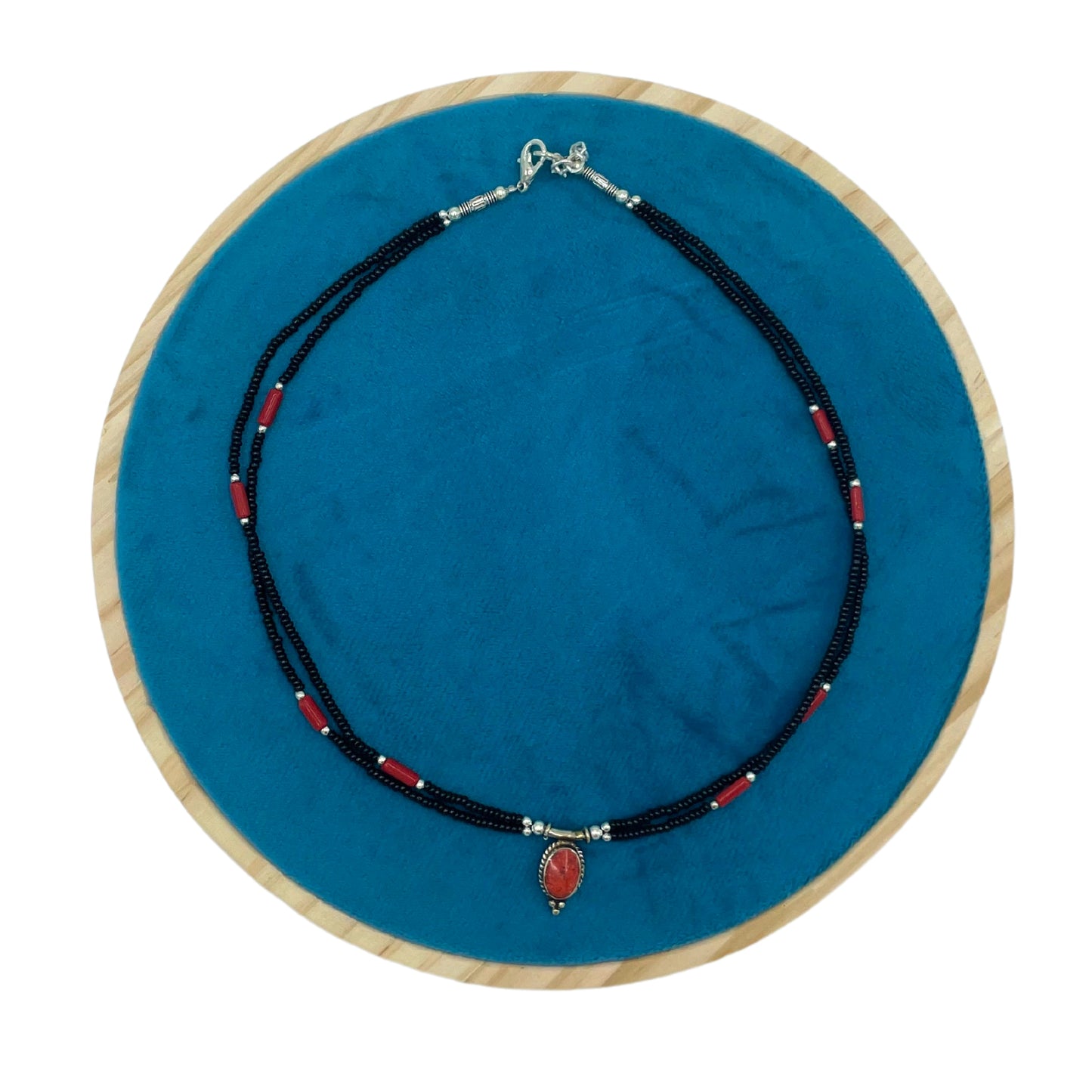 Collier népalais extra-fin à deux rangs - Pendentif noir et corail