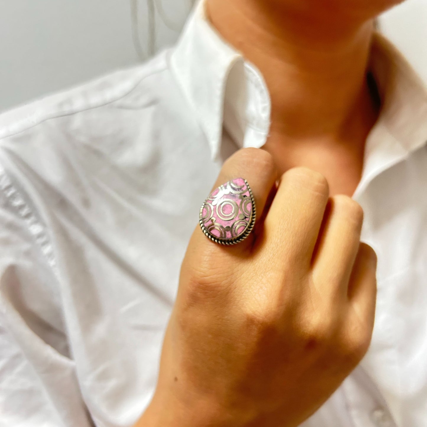 4 x Bague en forme de larme de style népalais (4 couleurs)