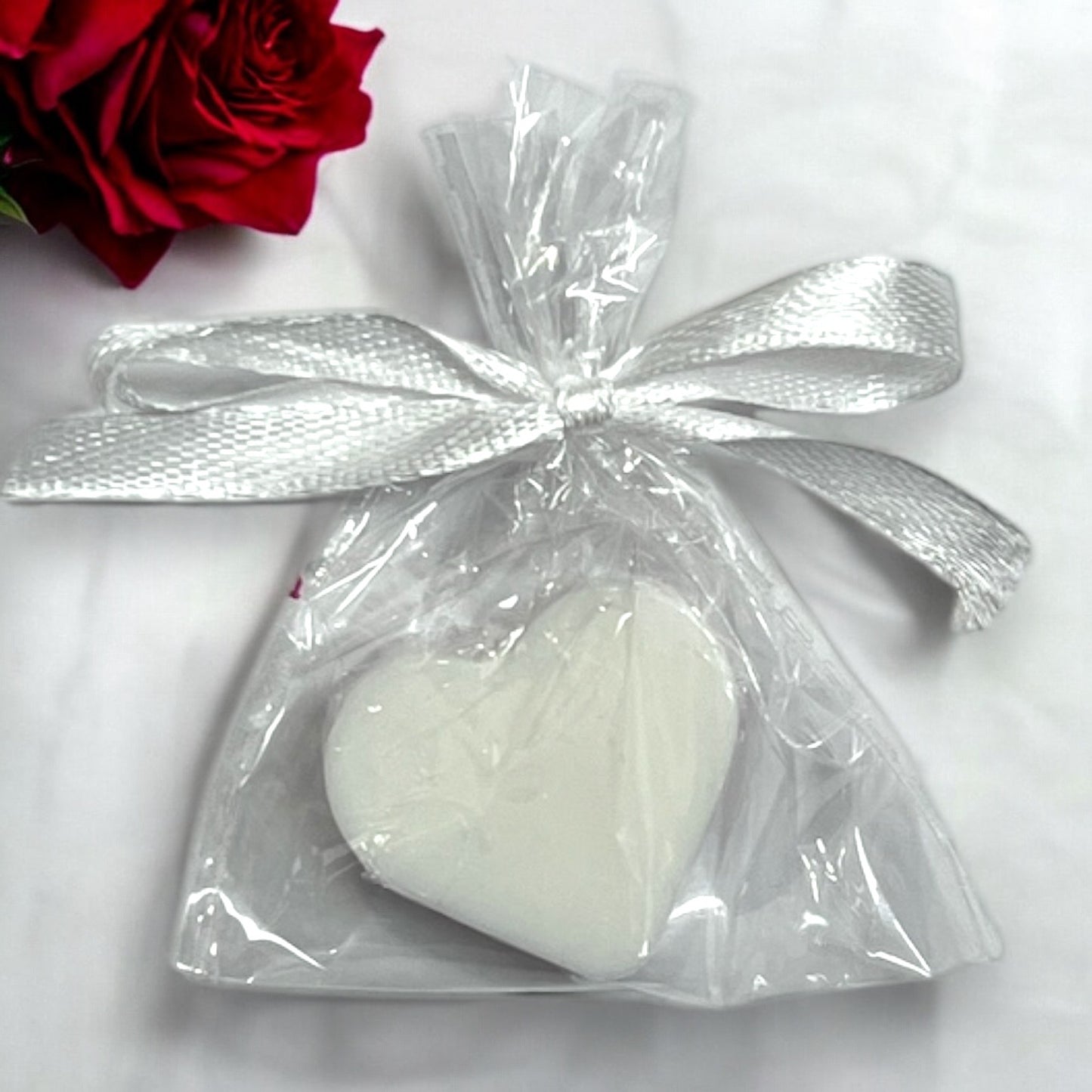 Savon artisanal en forme de cœur blanc