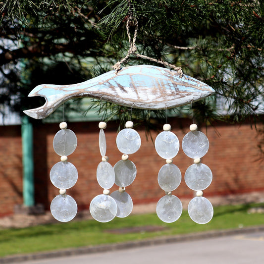 Sculpture de poisson en bleu délavé et goutte naturelle