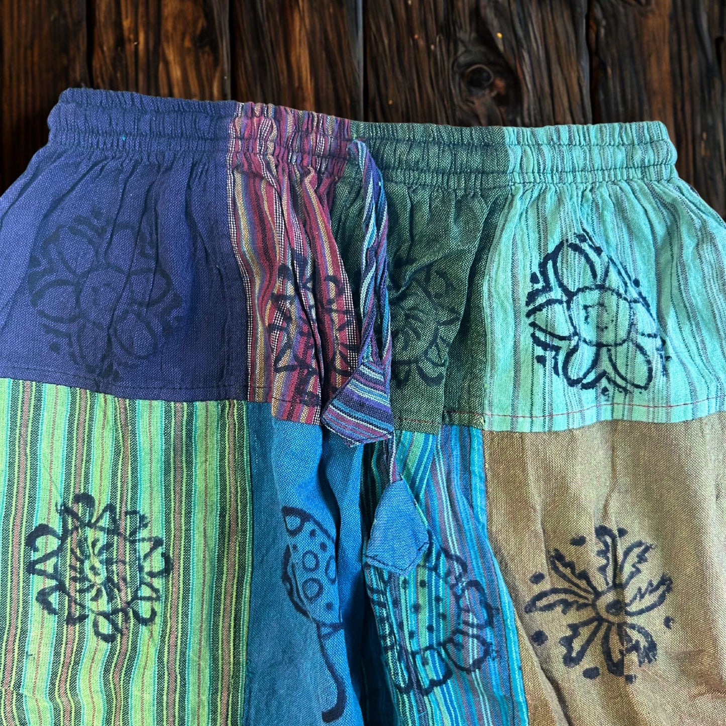 Sari nomade - Pantalon champignon - Motifs imprimés en bloc - Tons verts (105 x 127 cm) S/M