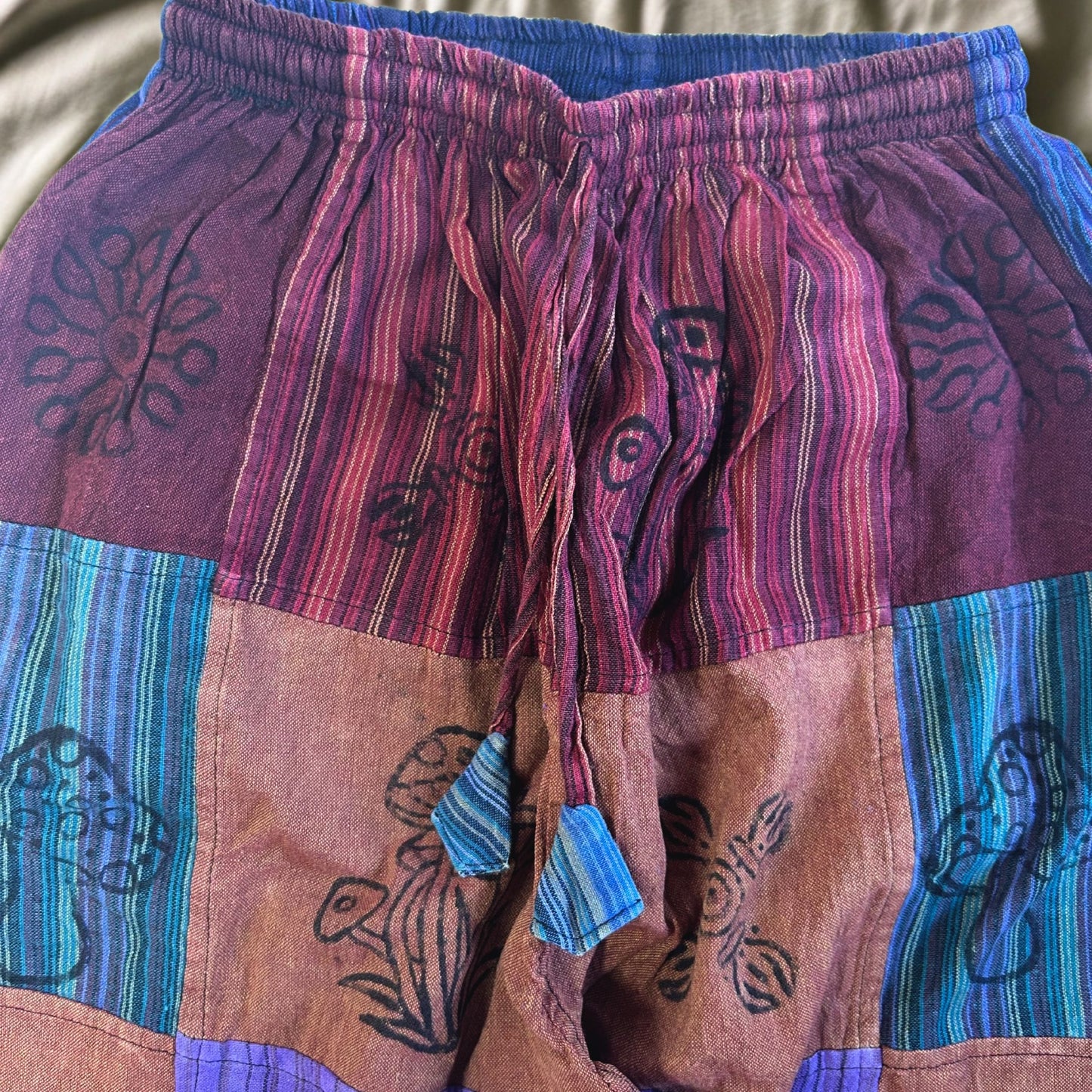 Sari nomade - Pantalon champignon - Motifs imprimés en bloc - Nuances violettes (110 x 120 cm) L/XL