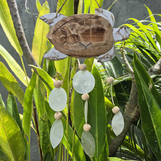 Sculpture de tortue en lavis blanc et goutte naturelle