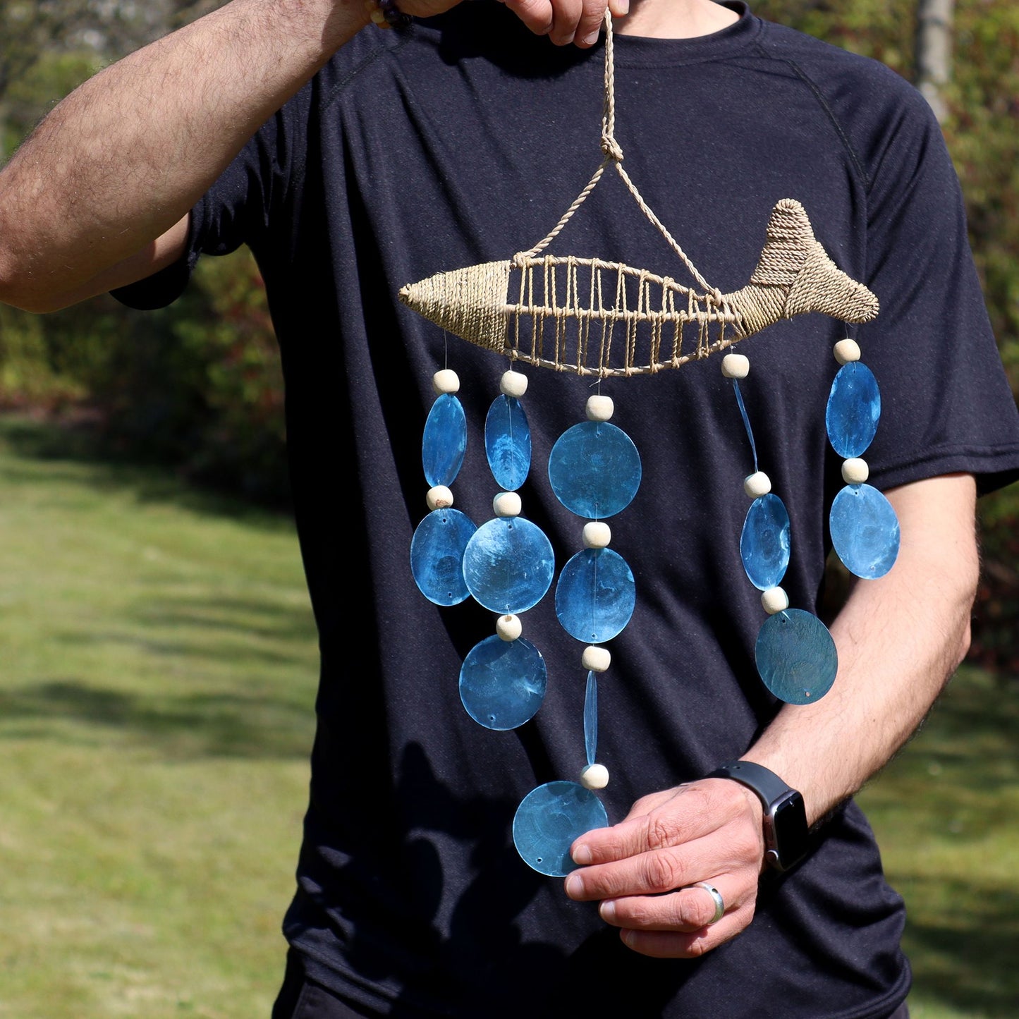 Poisson sur une corde et goutte bleue