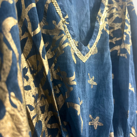 Sari méditerranéen de la collection Nomad - Kaftan - Motif corail bleu marine et or