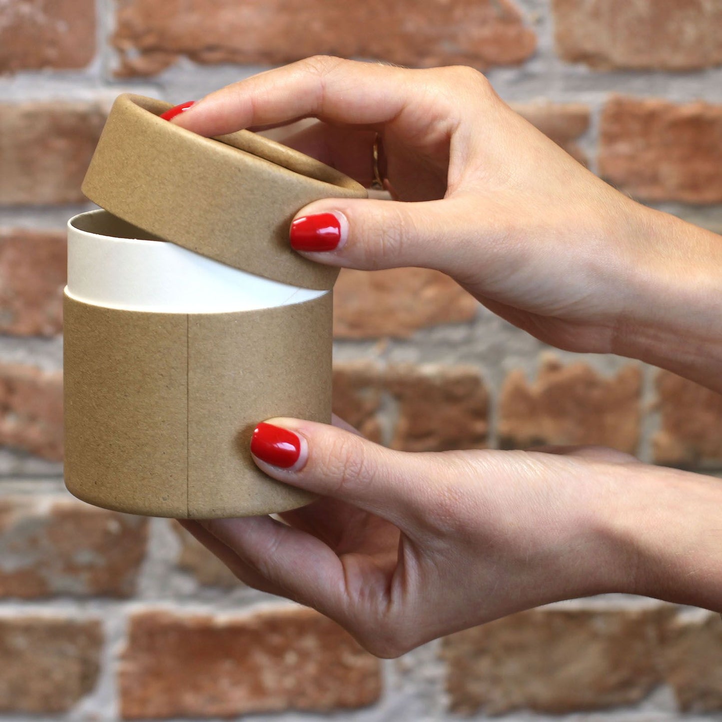 Tube en carton kraft brun Hauteur : 8,5 cm x Profondeur : 7,5 cm